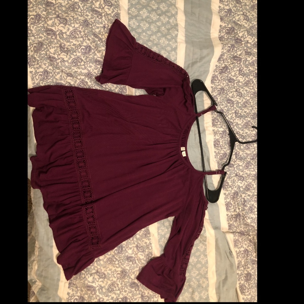 Off the shoulder quarter sleeve top